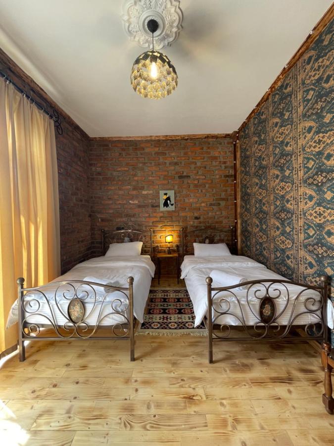 Odo'S Guest House Martvili Eksteriør billede